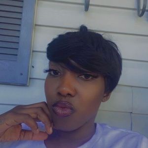 Meet your Posher, Danika